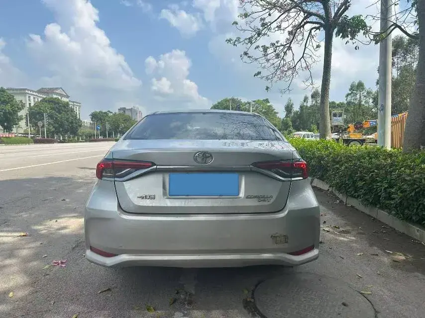 2019 TOYOTA COROLLA thumbnail 3