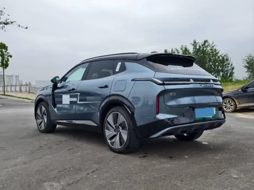 2025 LYNK&CO 08 thumbnail 4