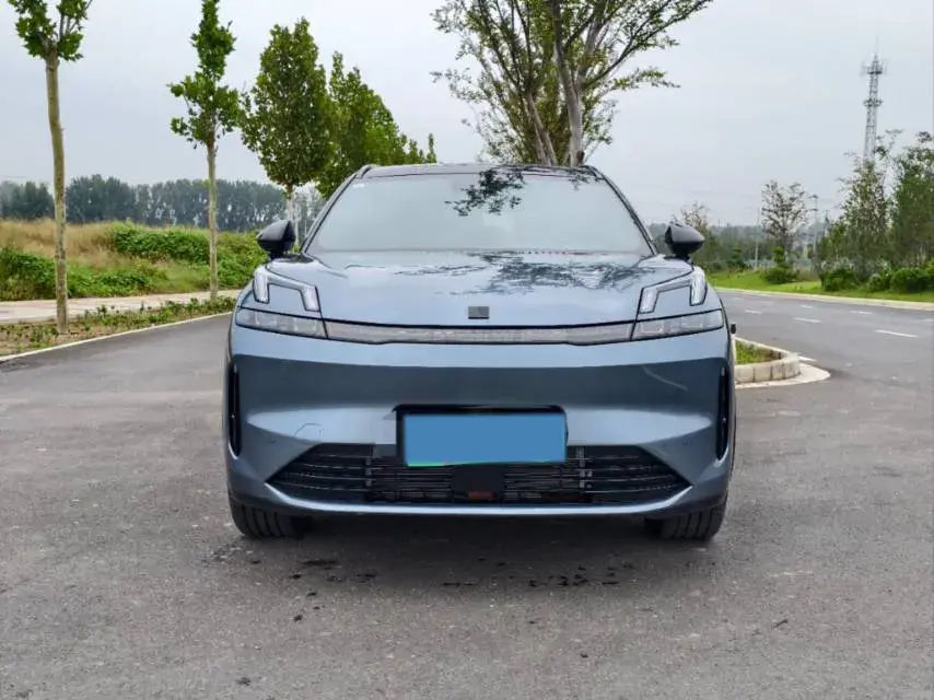 2025 LYNK&CO 08 thumbnail 2