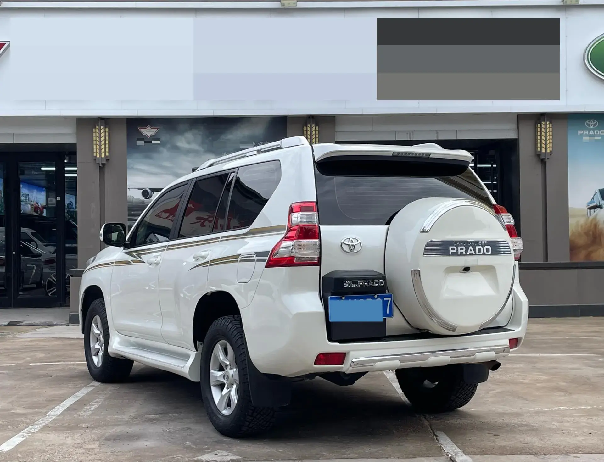 2017 TOYOTA COROLLA thumbnail 4