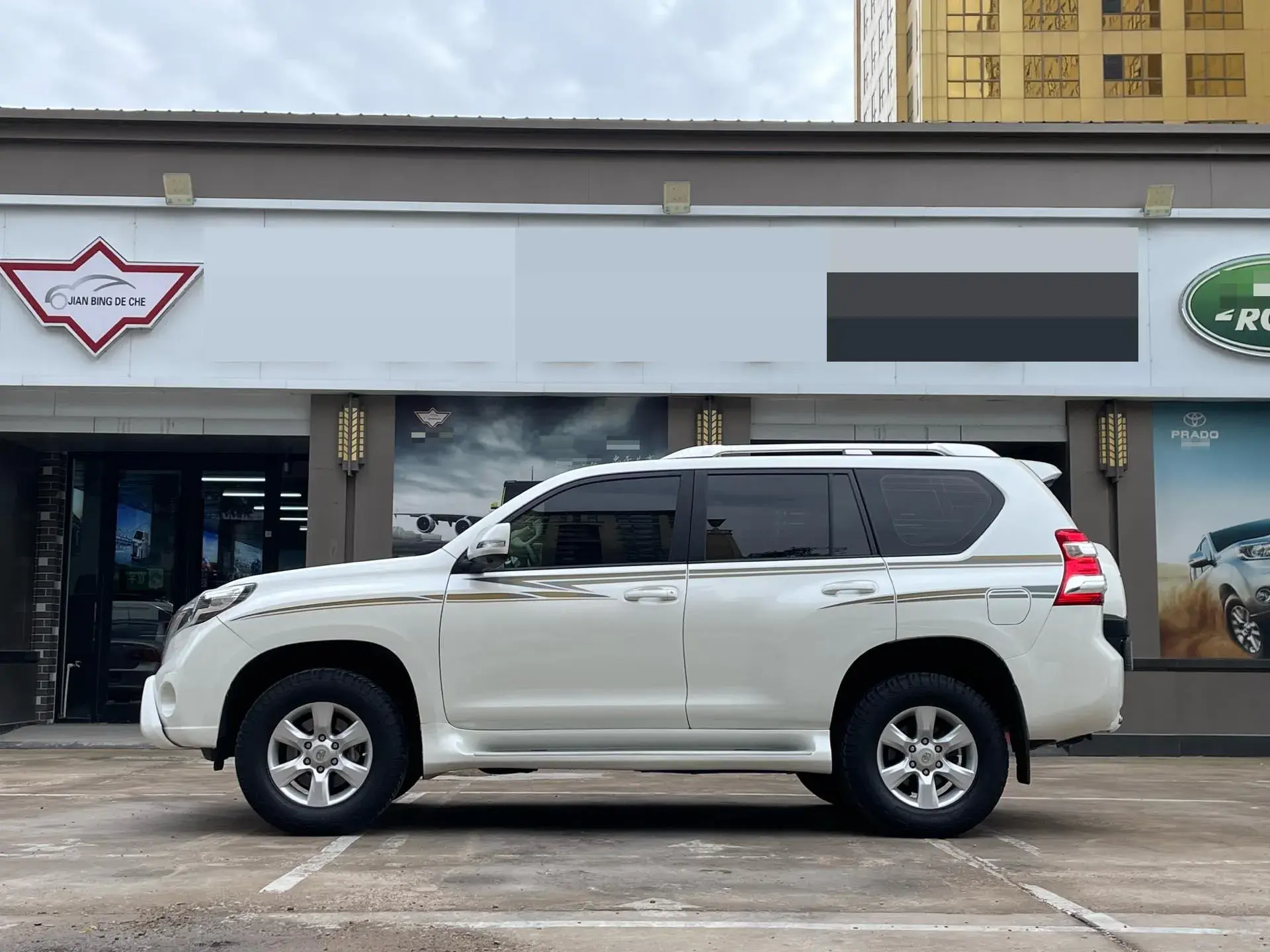 2017 TOYOTA COROLLA thumbnail 3