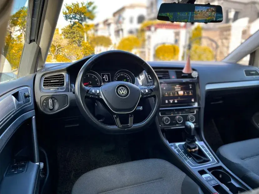 2019 VOLKSWAGEN GOLF thumbnail 4