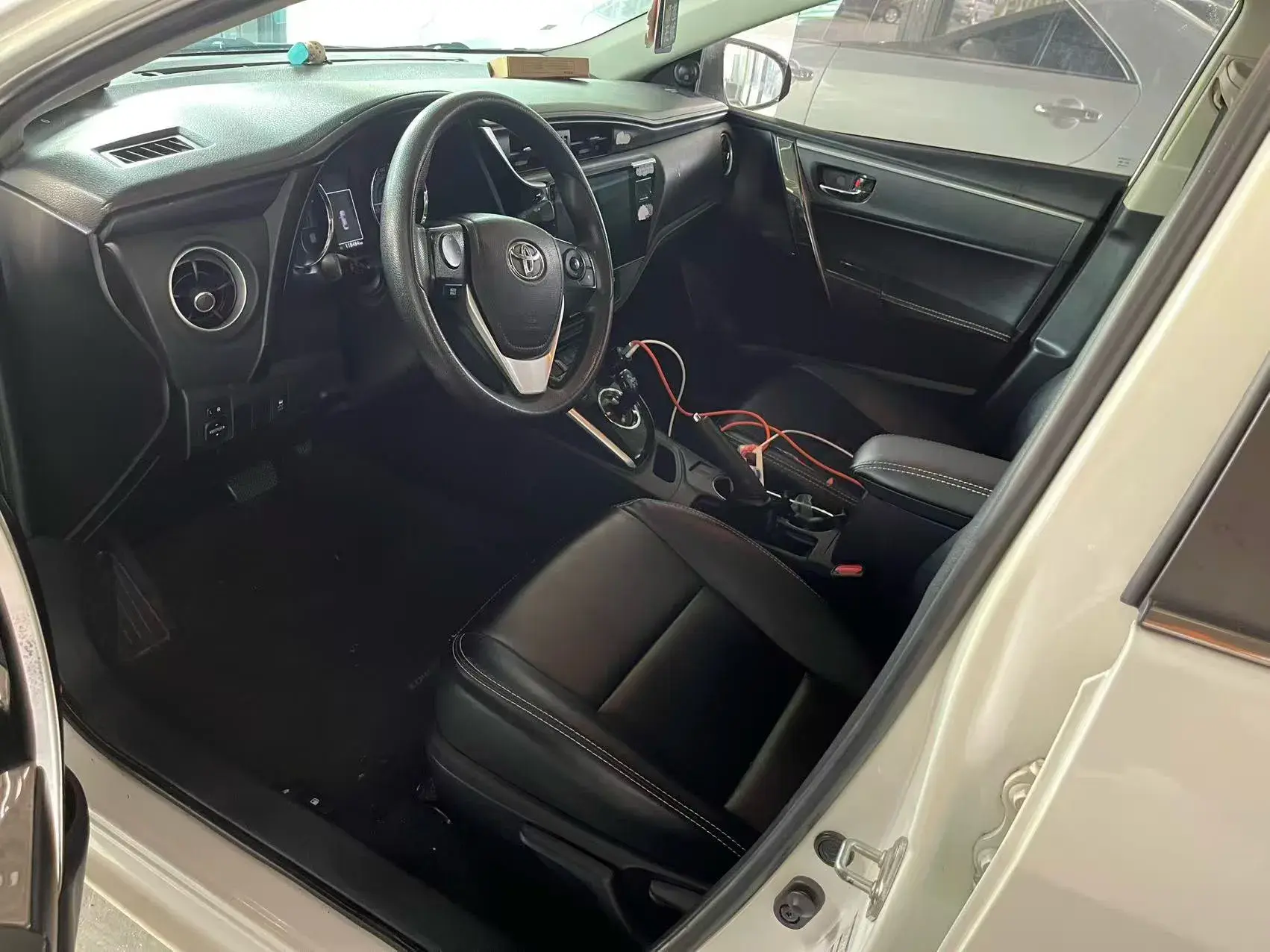 2018 TOYOTA COROLLA thumbnail 3