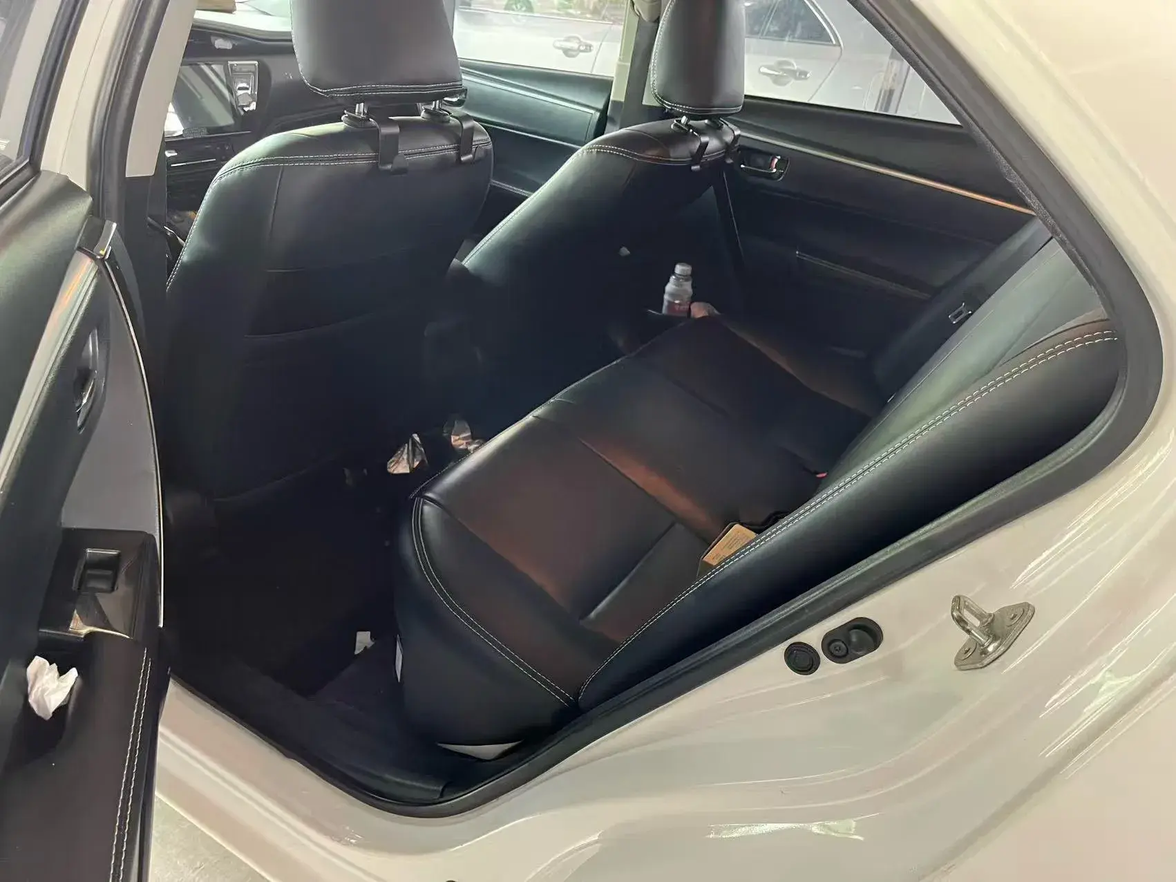 2018 TOYOTA COROLLA thumbnail 4