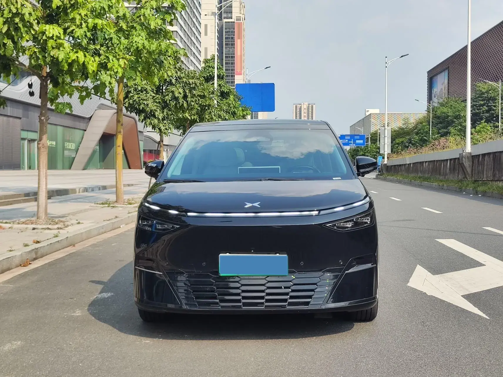 2024 XPENG X9 thumbnail 2