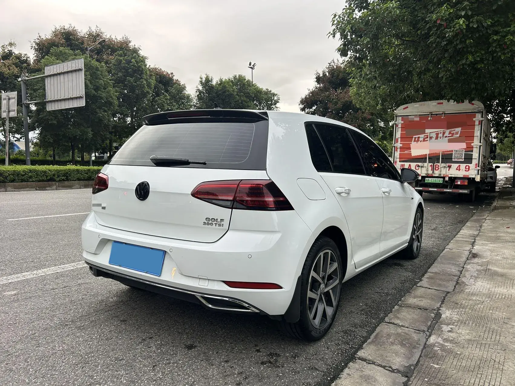 2020 VOLKSWAGEN GOLF thumbnail 4