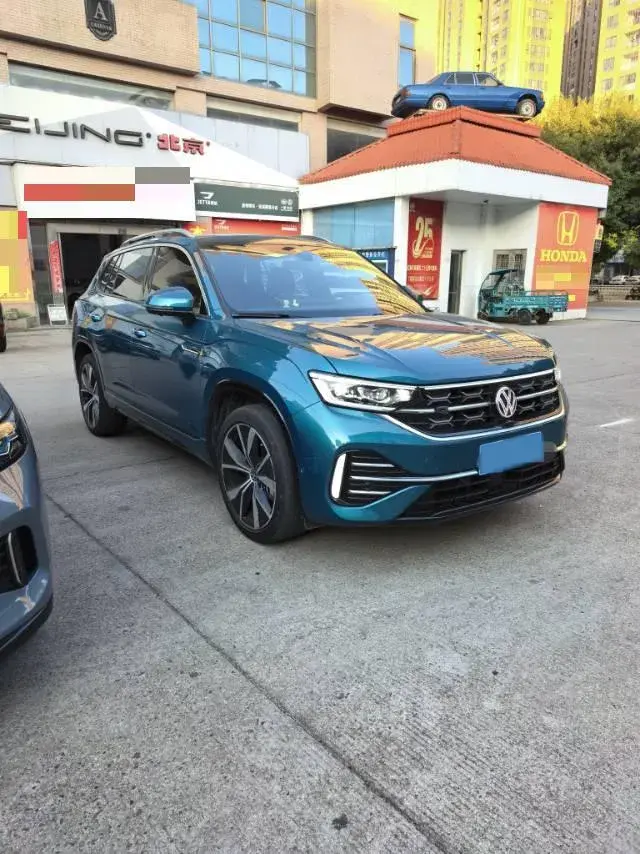 2023 VOLKSWAGEN TAYRON thumbnail 3