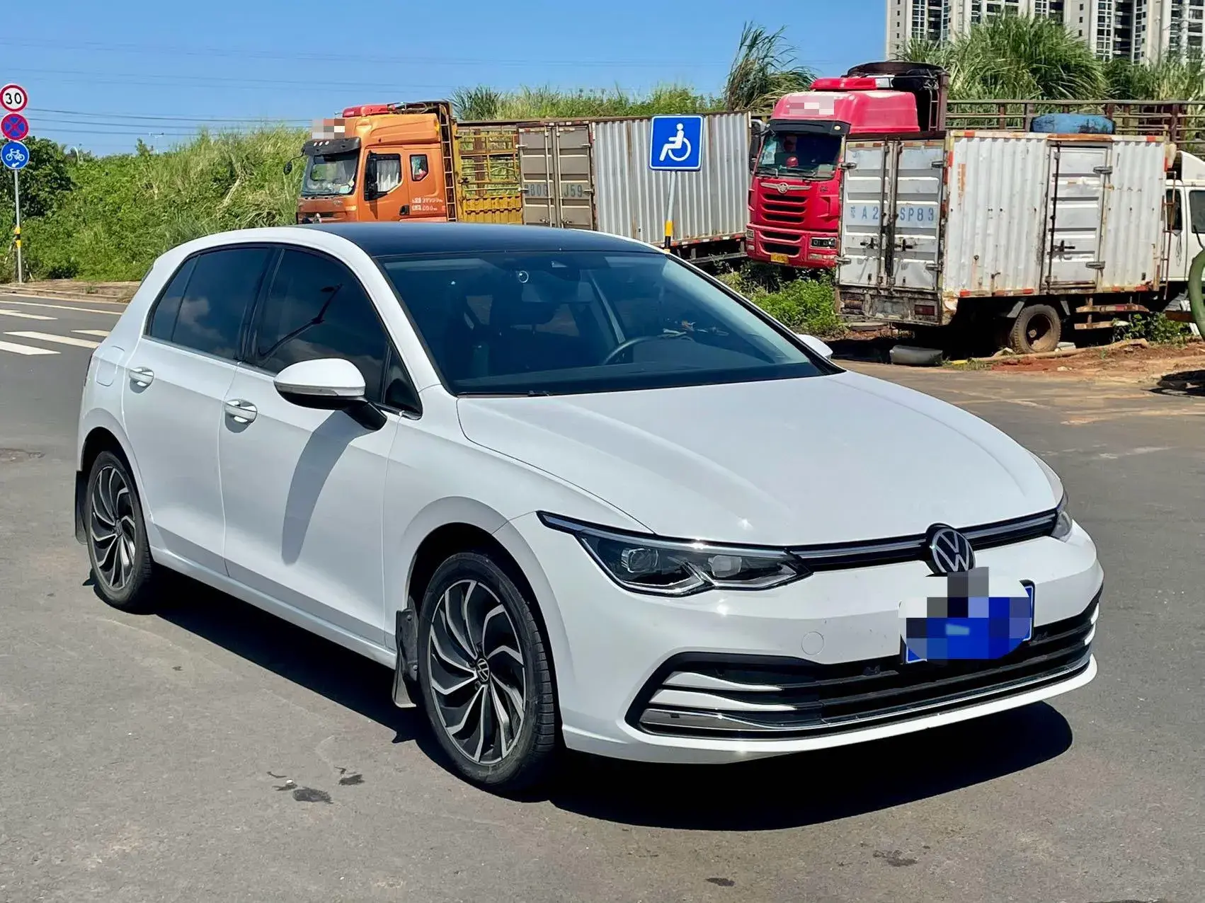2021 VOLKSWAGEN GOLF thumbnail 2