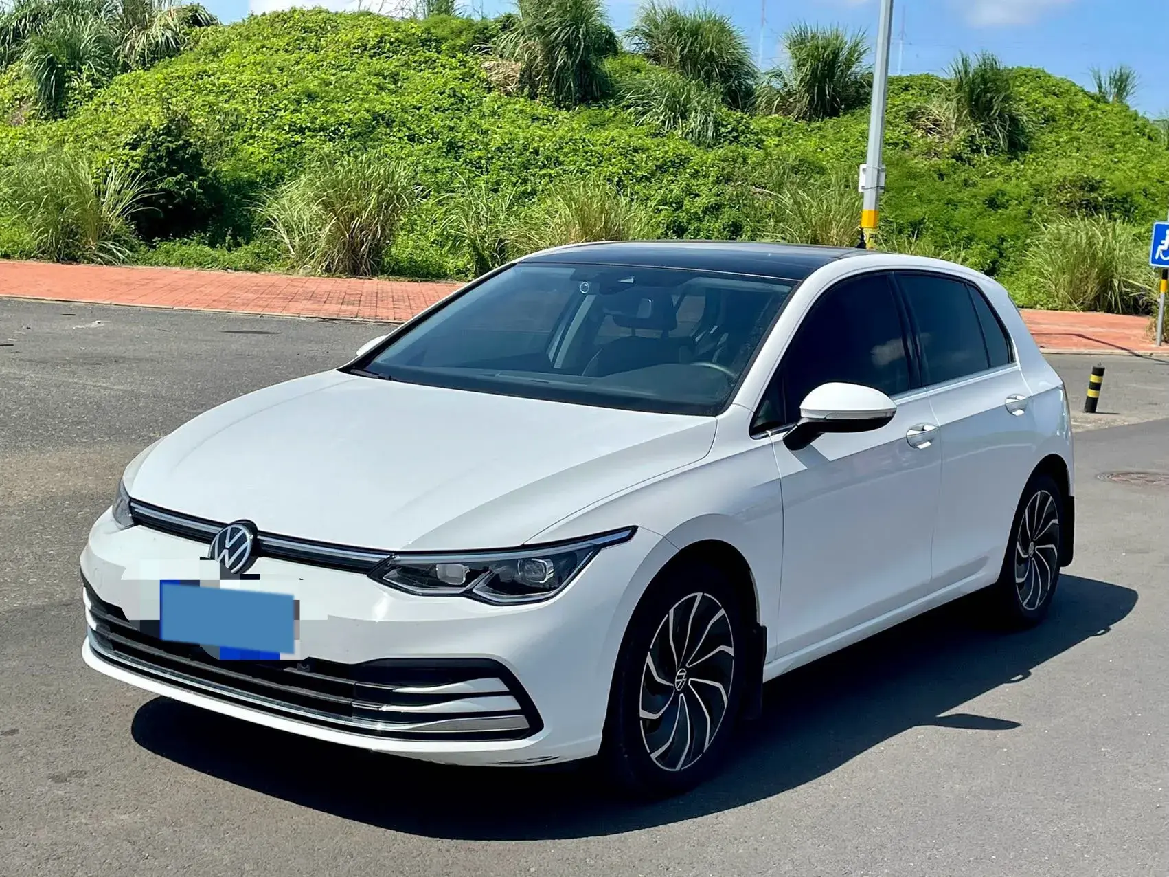 2021 VOLKSWAGEN GOLF view 1