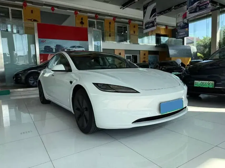 2023 TESLA MODEL thumbnail 2