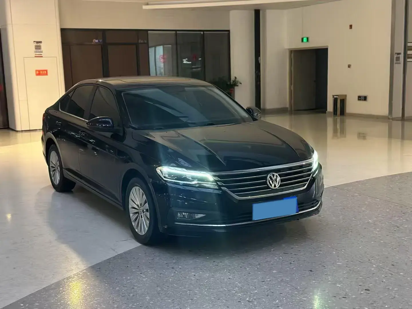 2019 VOLKSWAGEN LAVIDA thumbnail 2