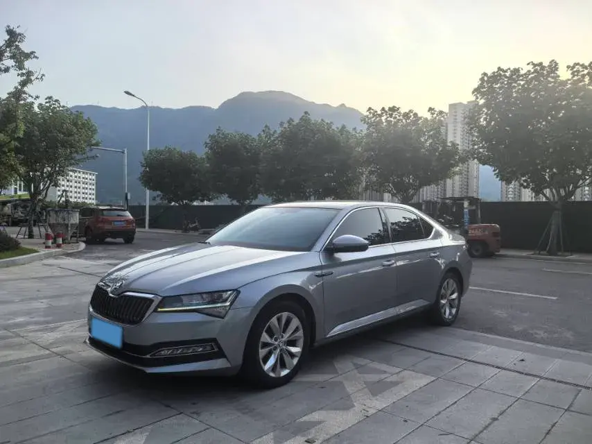 2019 SKODA SUPERB view 1