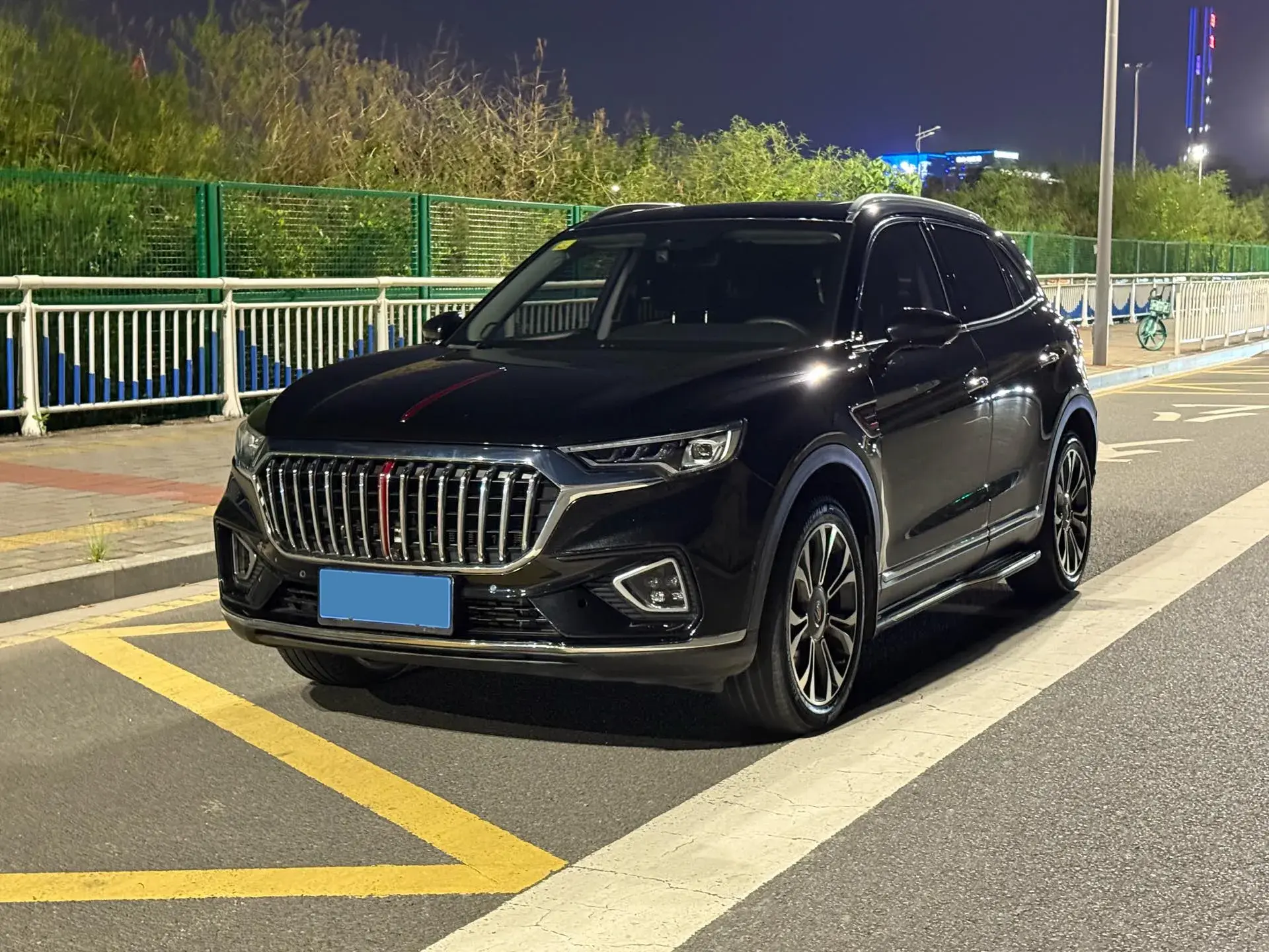 2019 HONGQI HS5 view 1