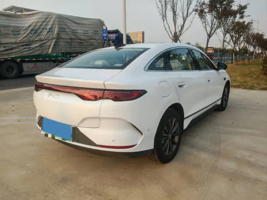 2025 BYD QINL thumbnail 3