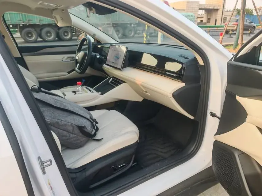 2025 BYD QINL thumbnail 4