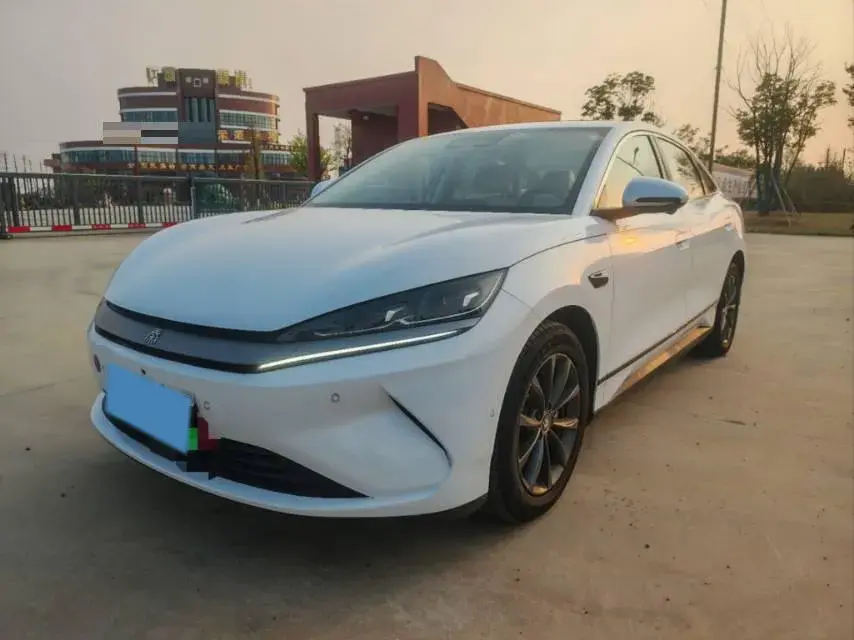 2025 BYD QINL view 1