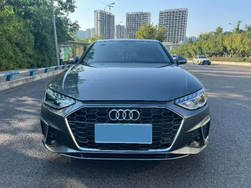 2022 AUDI A4L thumbnail 2