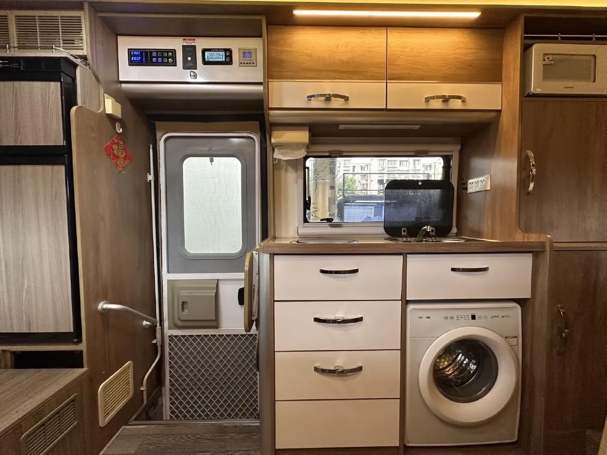 2002 SsangYong Chairman 2.8L 197HP L6 5AT,autocango,china used car exporter,china ev exporter,chinese used car exporter,chinese used ev exporter