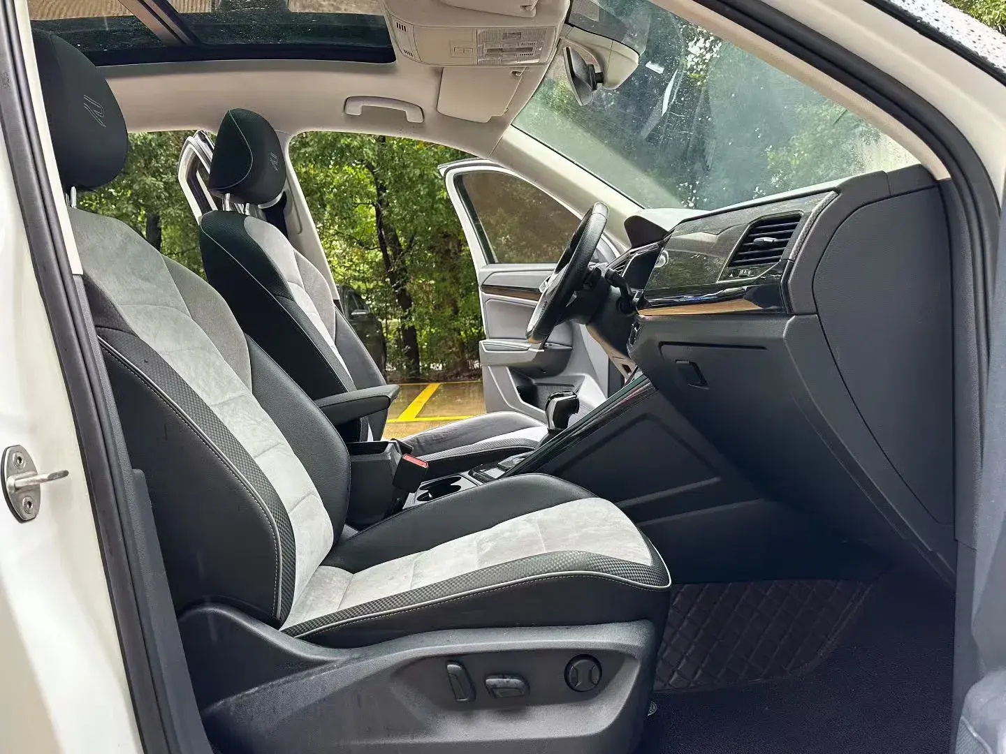 2020 VOLKSWAGEN TAYRON thumbnail 3