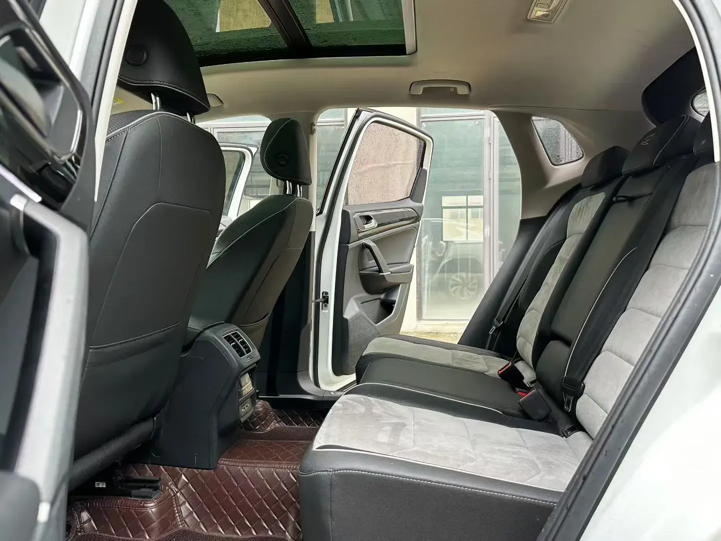 2020 VOLKSWAGEN TAYRON thumbnail 4