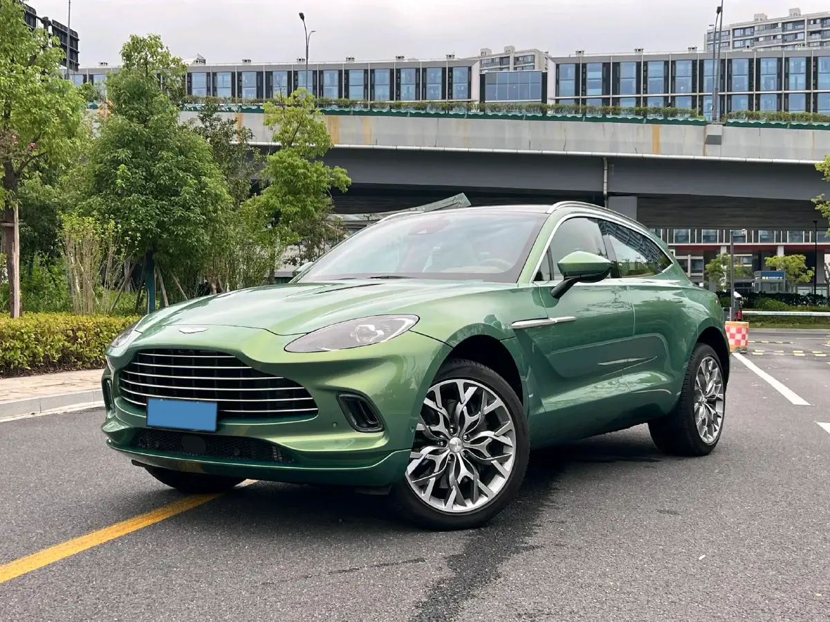 2022 Aston Martin DBX 3.0T 435HP L6 9AT