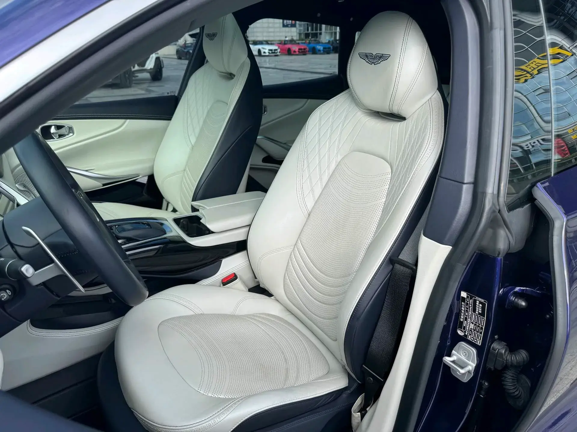 2022 ASTON MARTIN thumbnail 4