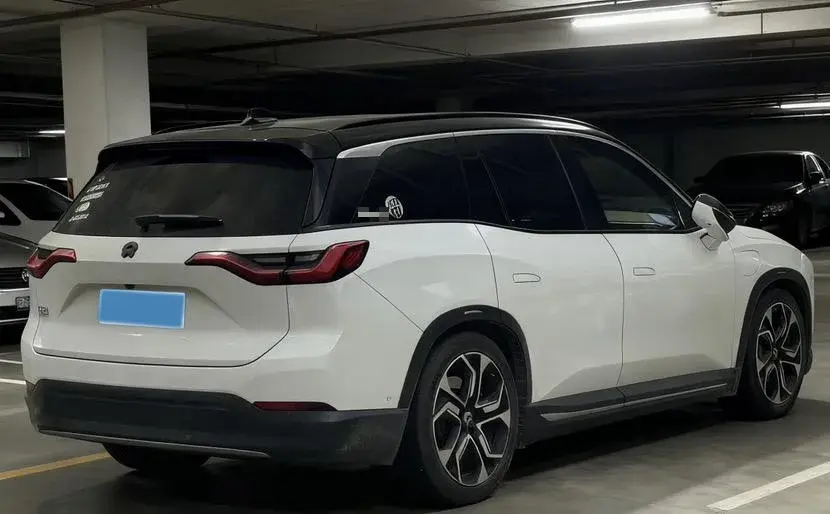 2018 NIO ES8 thumbnail 4