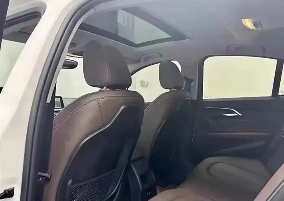 2020 BMW 1 thumbnail 2