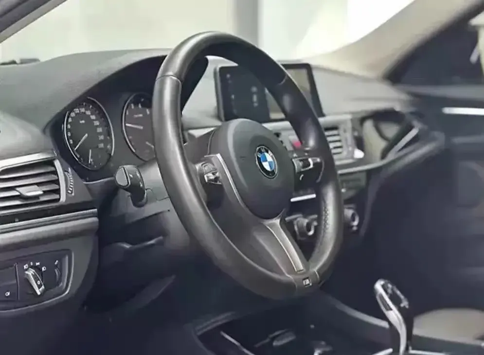 2020 BMW 1 thumbnail 3