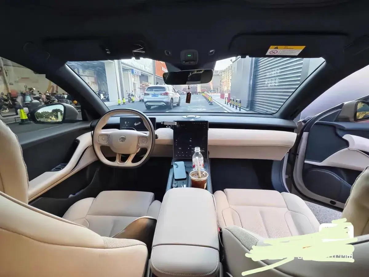 2024 NIO ET5 thumbnail 4