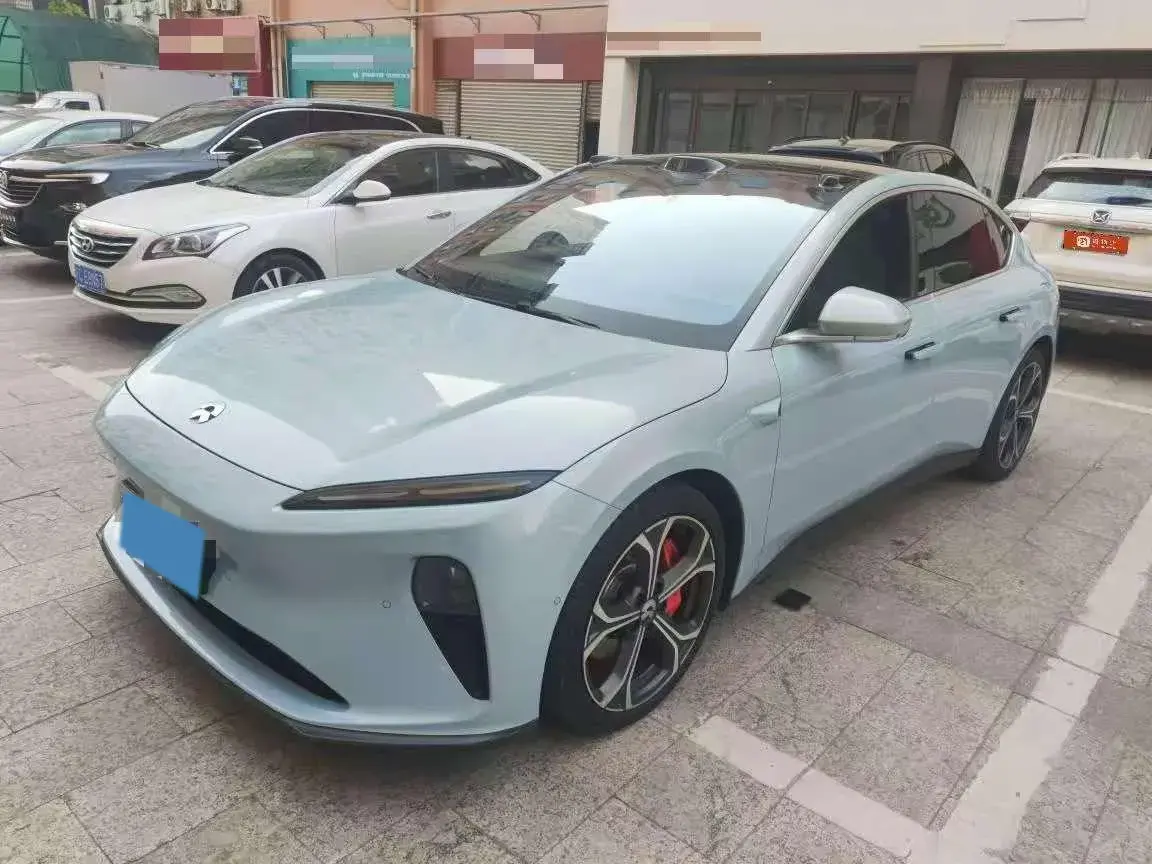 2022 NIO ET5 view 1