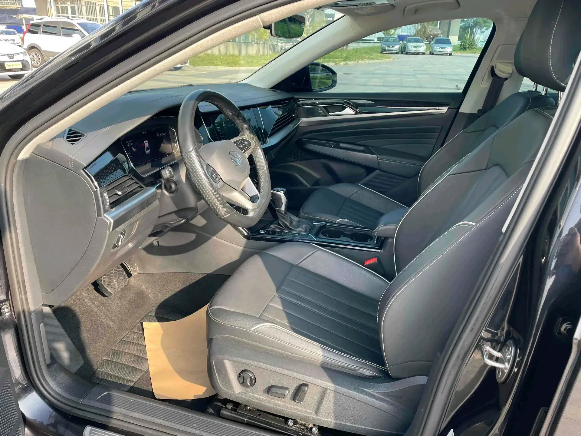 2022 VOLKSWAGEN PASSAT thumbnail 4