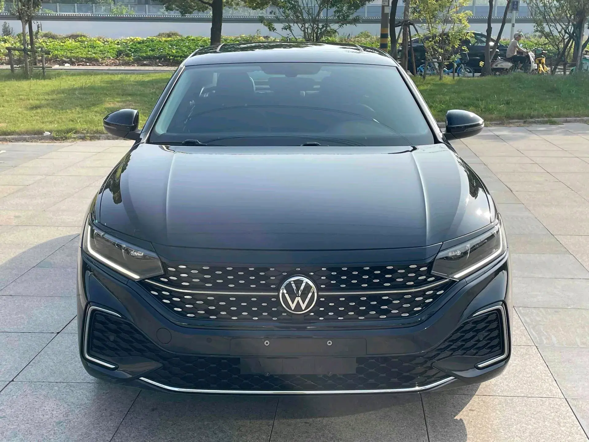 2022 VOLKSWAGEN PASSAT thumbnail 2