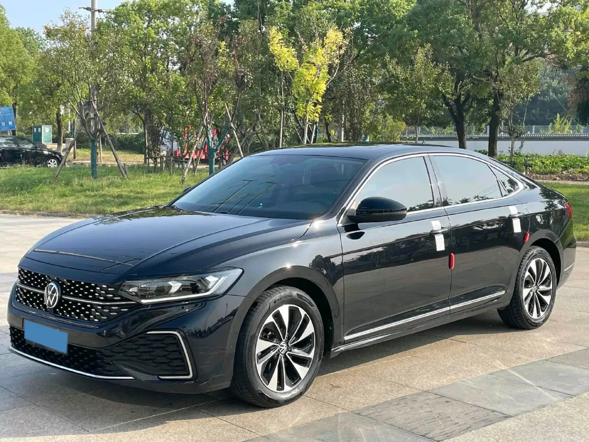 2022 Volkswagen Passat 2.0T 186HP L4 7DCT