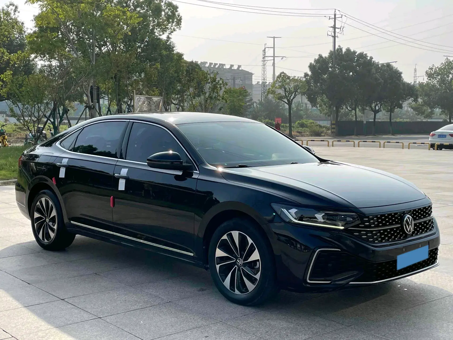 2022 VOLKSWAGEN PASSAT thumbnail 3