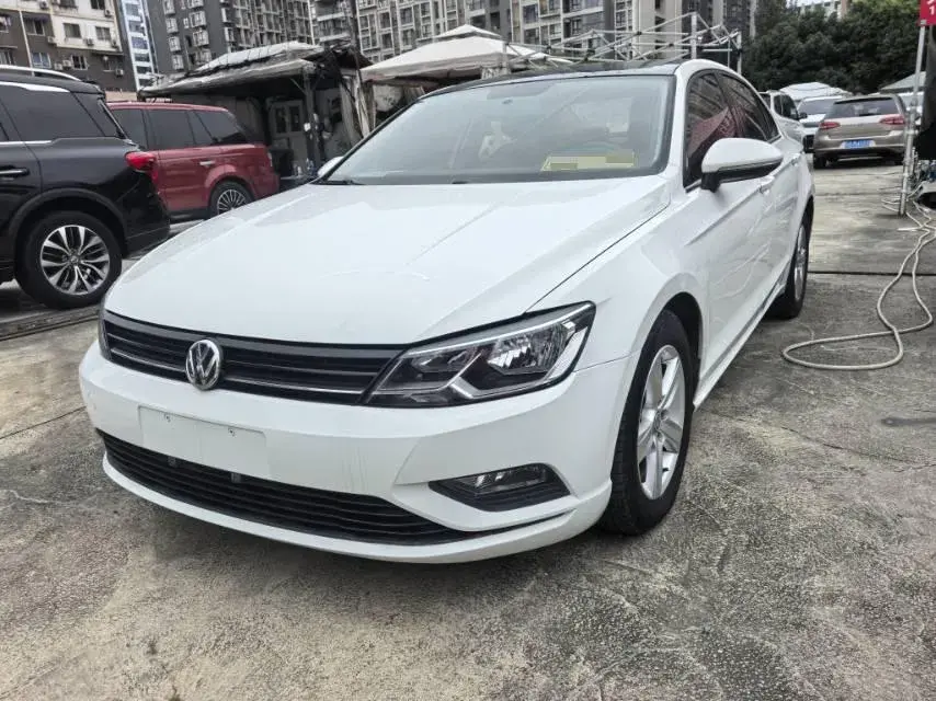 2017 VOLKSWAGEN LAMANDO view 1