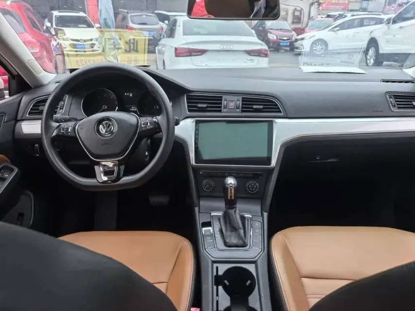 2017 VOLKSWAGEN LAMANDO thumbnail 4