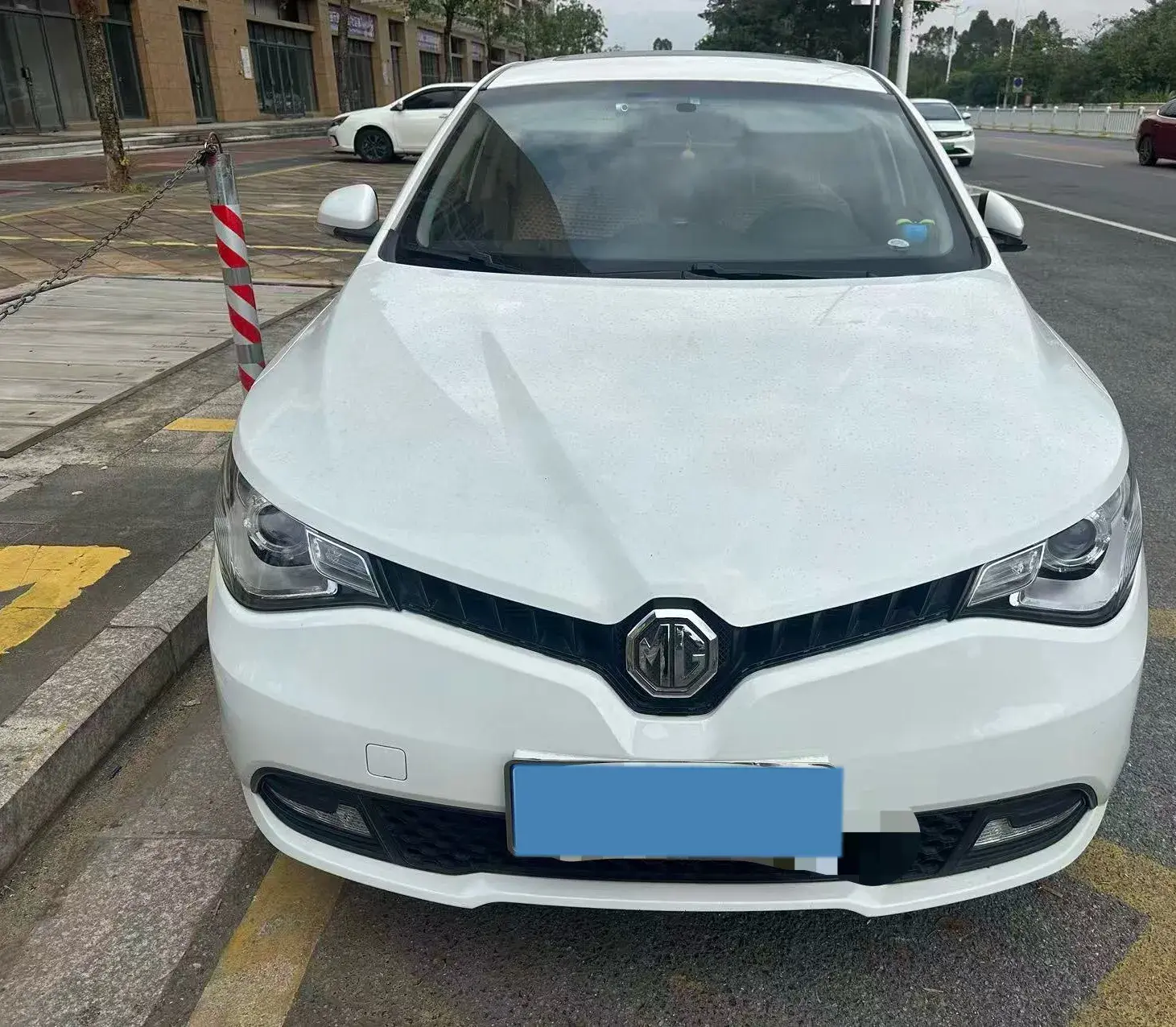 2016 MG GT thumbnail 2