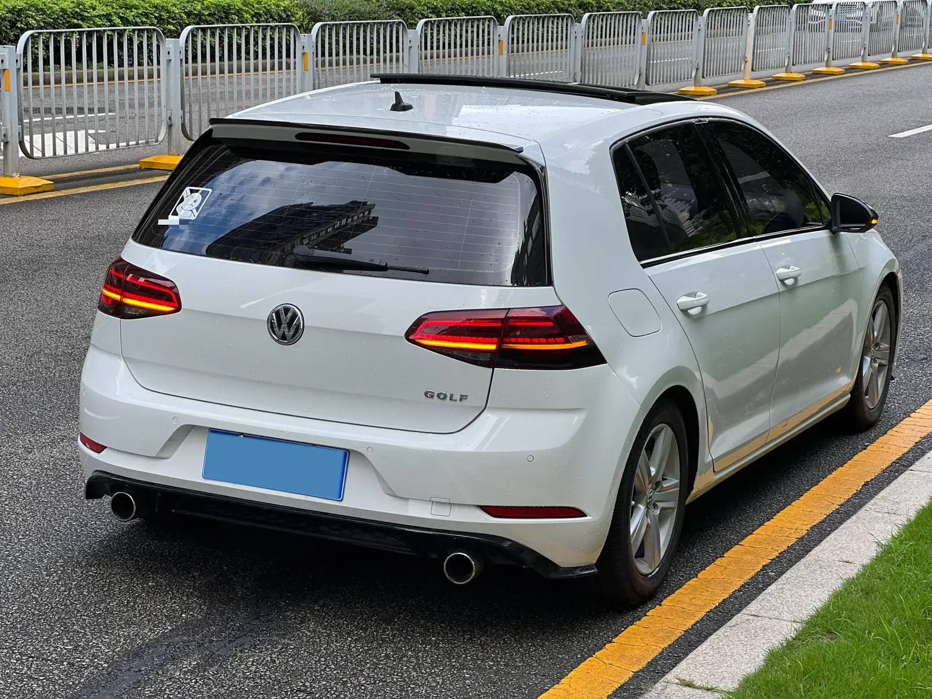 2019 VOLKSWAGEN GOLF thumbnail 4