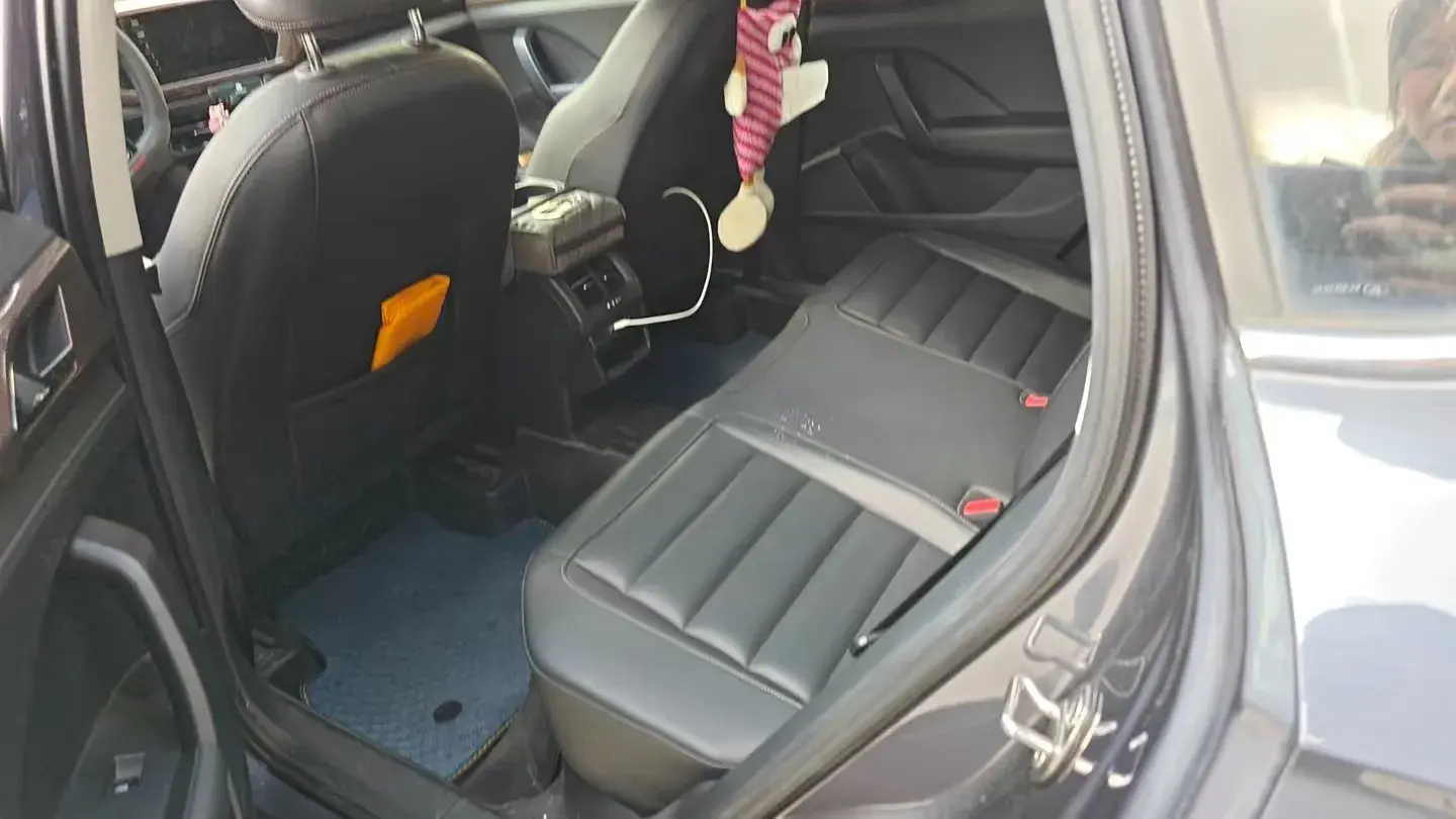 2021 VOLKSWAGEN THARU thumbnail 4