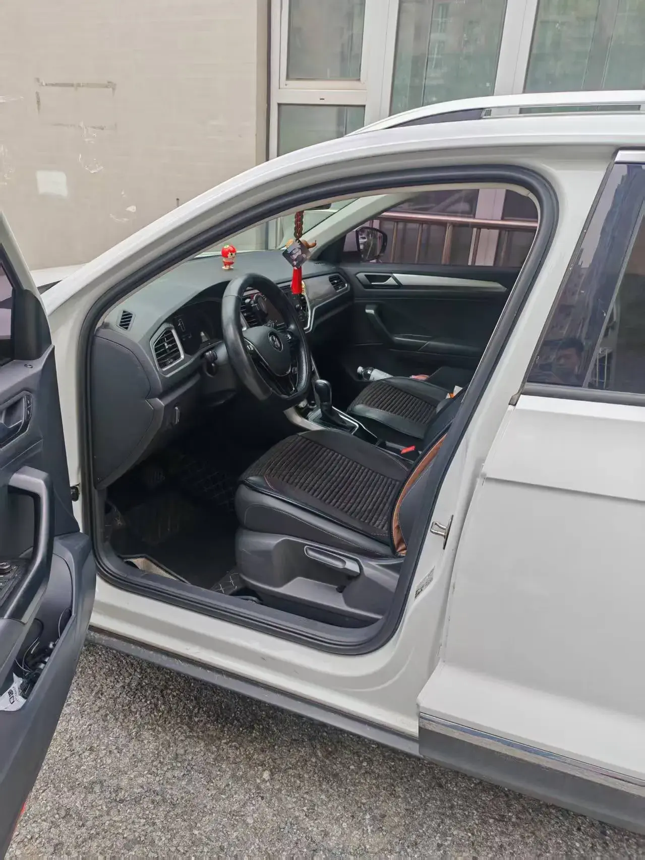 2020 VOLKSWAGEN T-ROC thumbnail 3