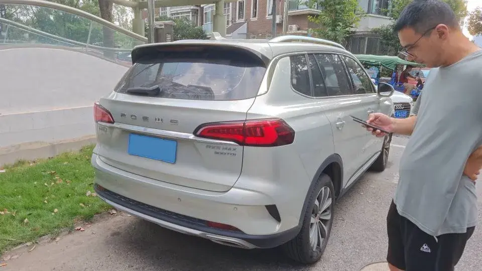 2020 ROEWE I6 thumbnail 4