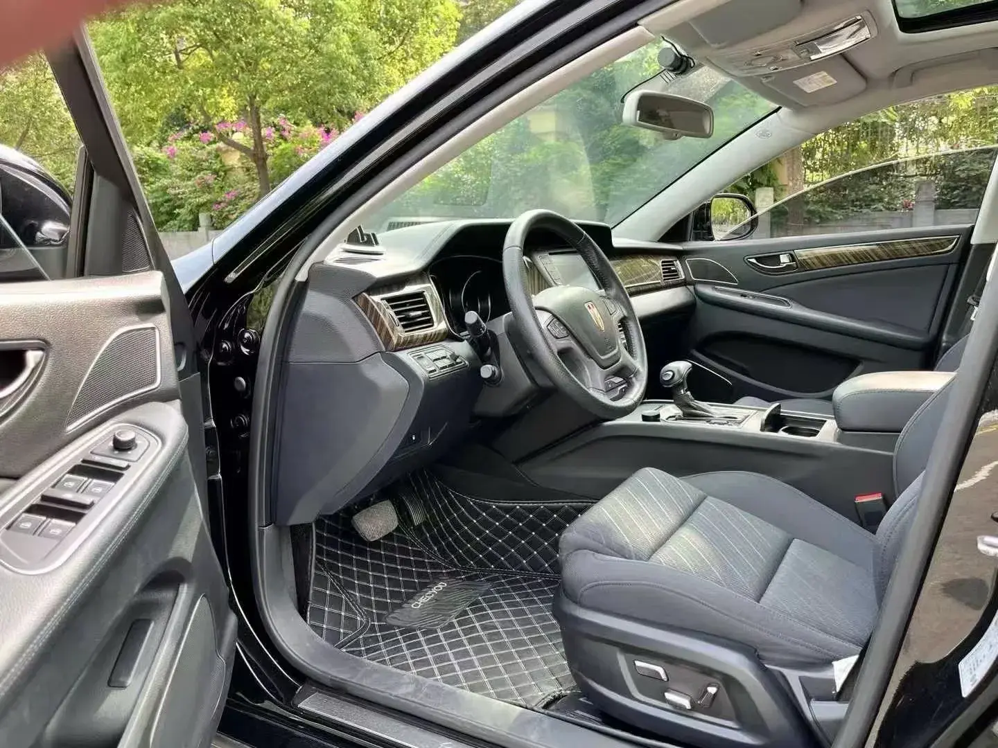 2021 HONGQI H7 thumbnail 4