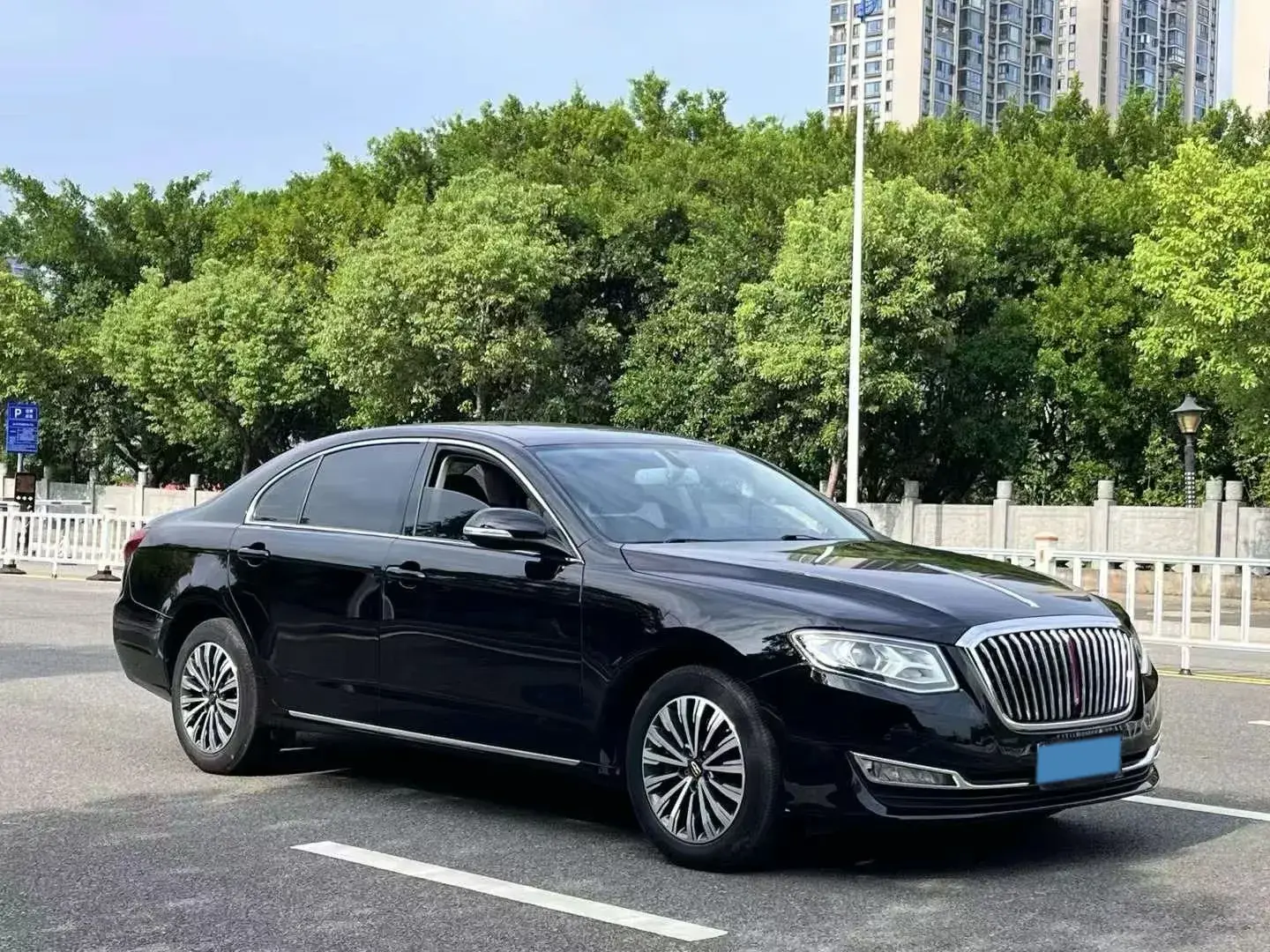 2021 HONGQI H7 thumbnail 3