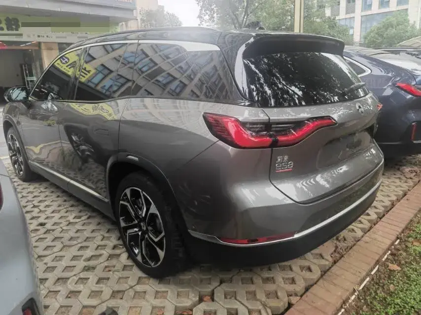 2020 NIO ES8 thumbnail 4