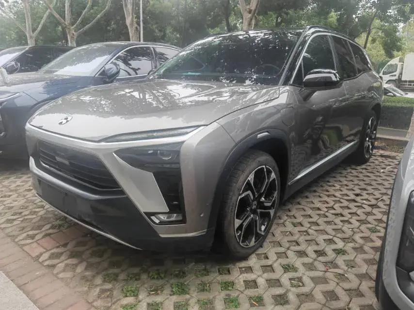 2020 NIO ES8 view 1