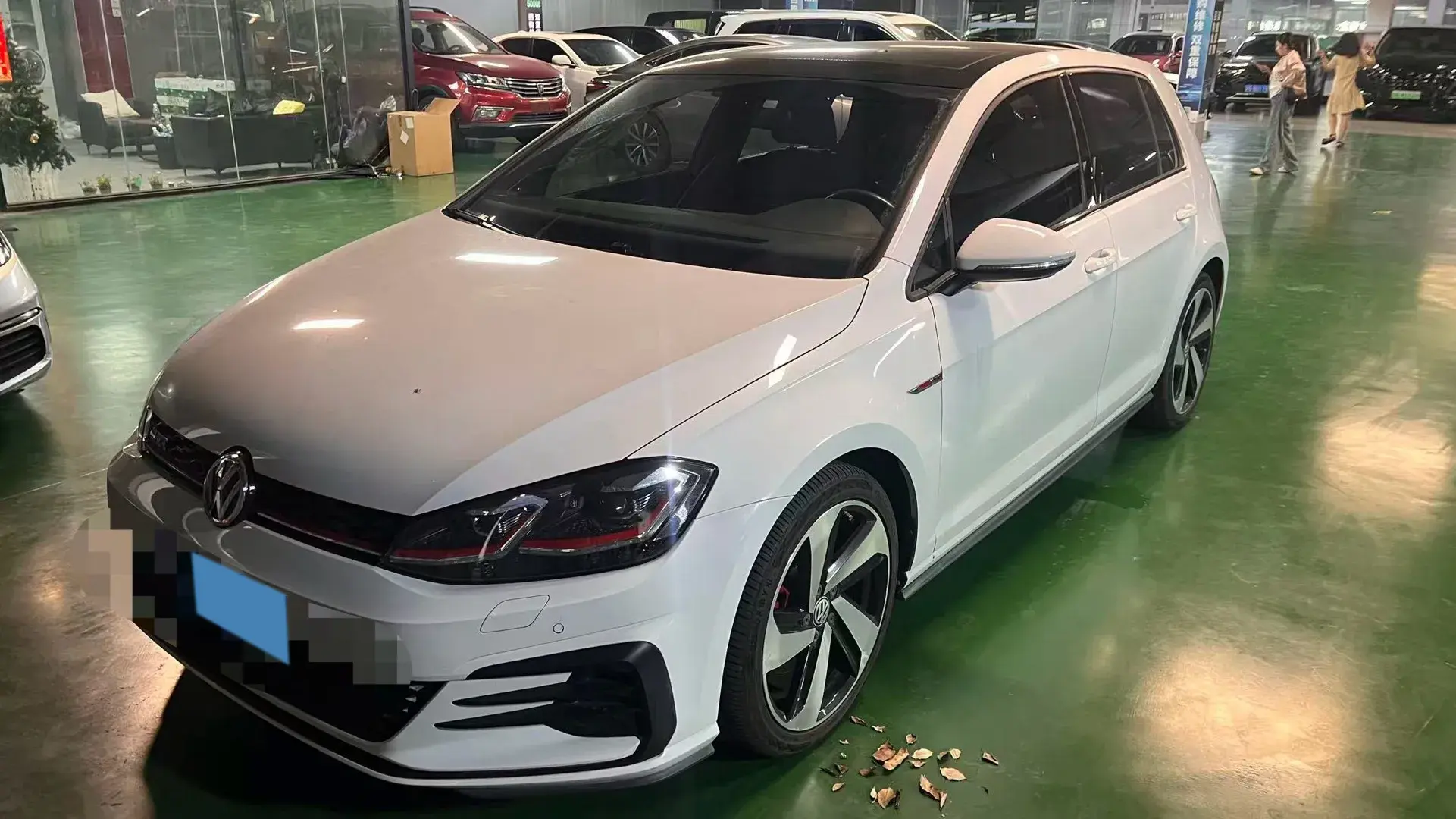 2019 VOLKSWAGEN GOLFGTI view 1