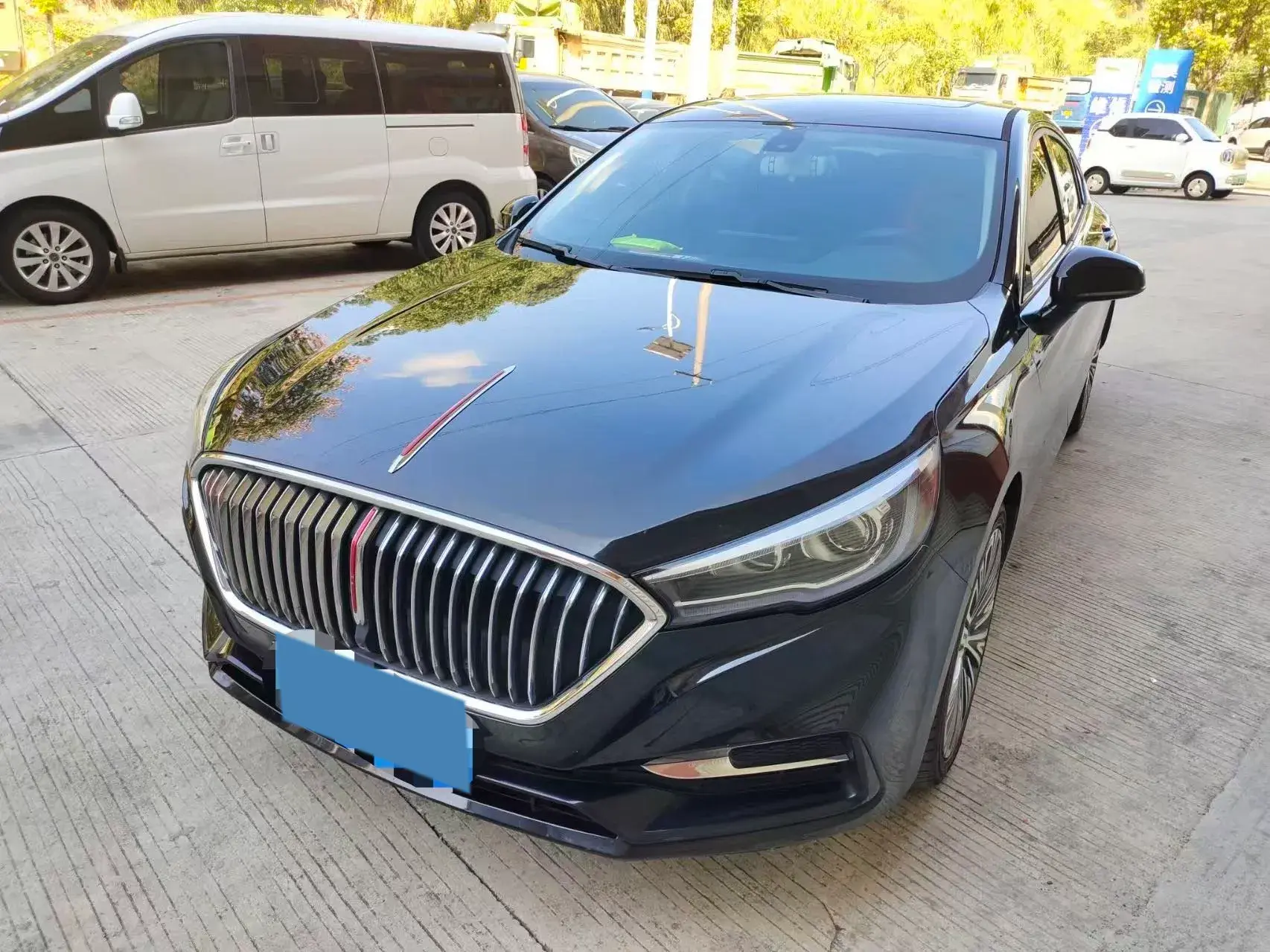 2022 HONGQI H5 view 1