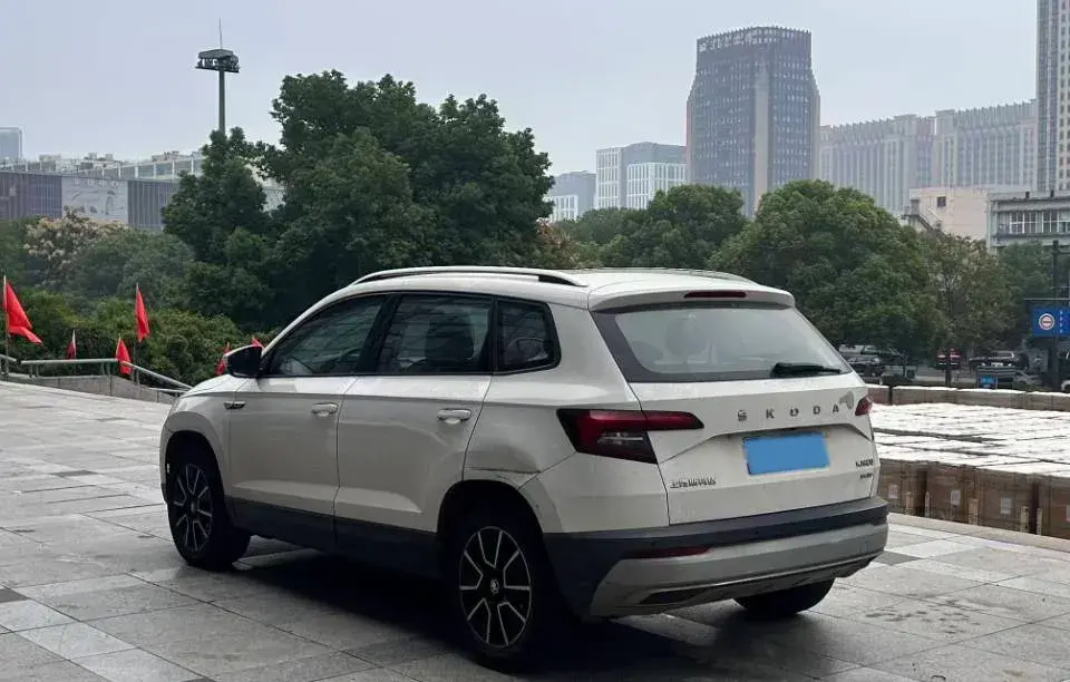 2019 SKODA KAROQ thumbnail 4
