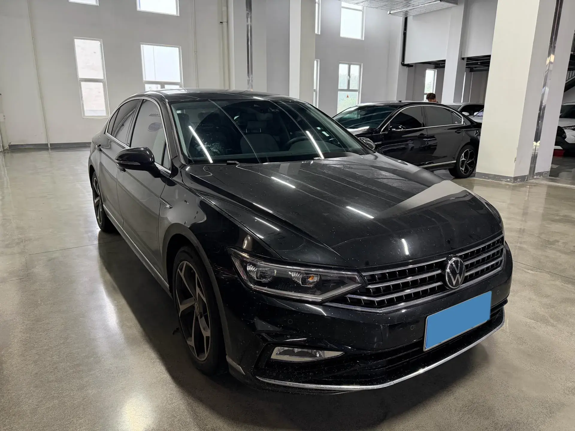 2023 VOLKSWAGEN MAGOTAN thumbnail 3